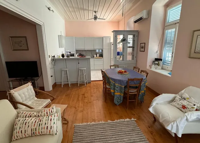 Venetian House In Нафплион